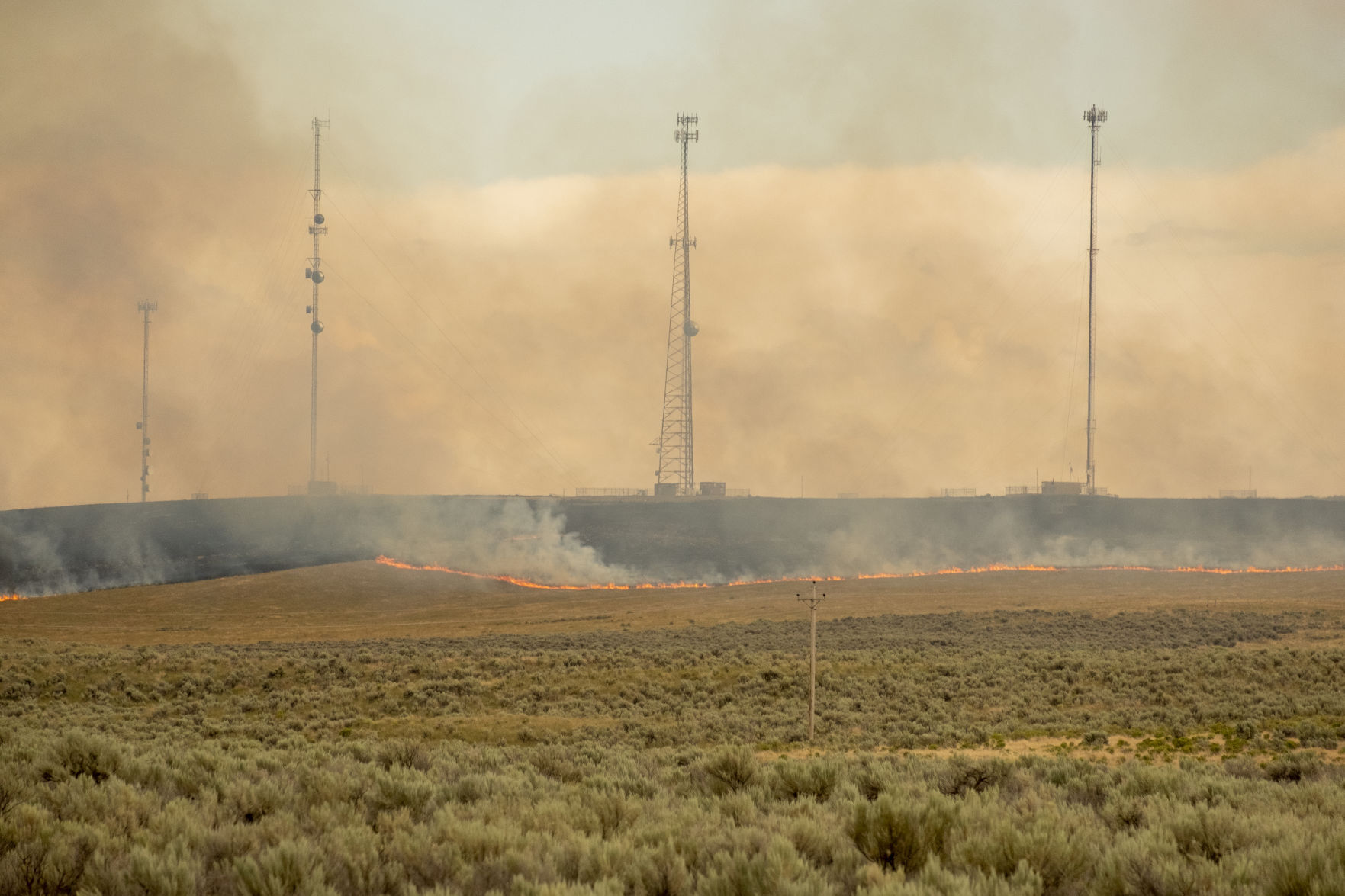 Wildfire burns near Declo